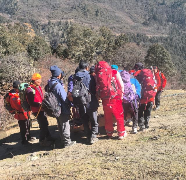 湖南小伙哈巴雪山坠亡，遇难全过程曝光，网友一边倒：不值得同情