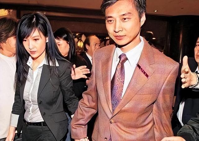 被戴8次绿帽子，3次被捉奸在床，这就是我们“玉女	”守卫的爱情