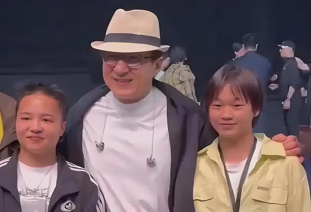 成龙邀请全红婵：找你拍电影免费行不行？全红婵高情商回应太绝了