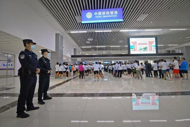 广西东兴口岸本年度验放出入境旅客总量突破500万
