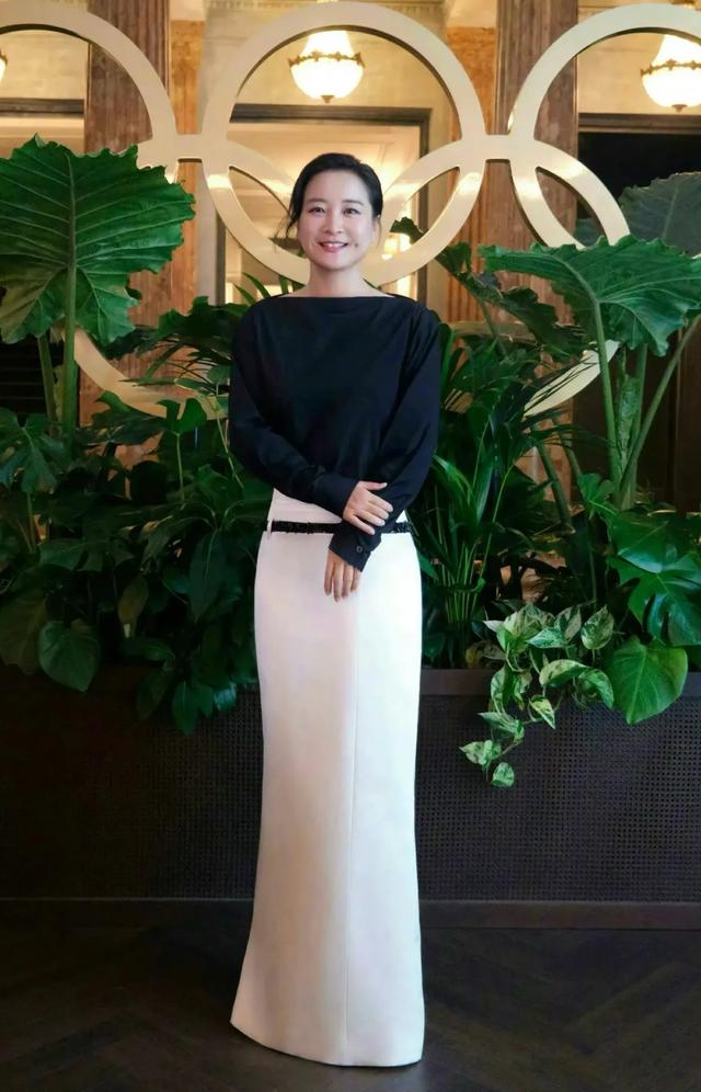 雷佳音没撒谎！退出春晚	、解散公司、性格大变的贾玲，证实他的话