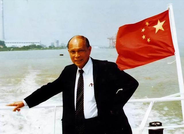 这次，现身九三阅兵的霍家，揭开李嘉诚仅剩的体面，霍震霆说对了
