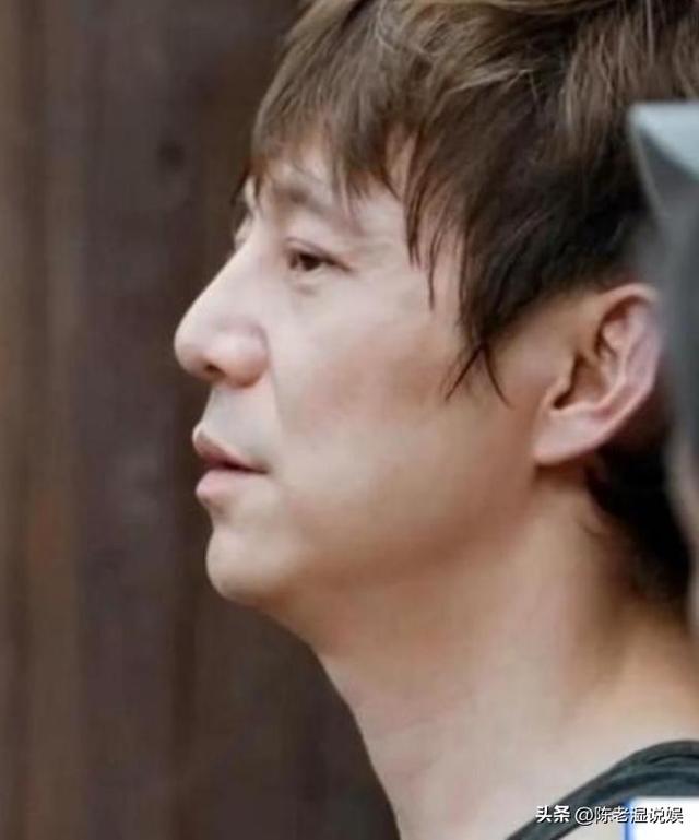 51岁主持人何炅近况：无妻无子、与保姆相伴，如今终于与自己和解