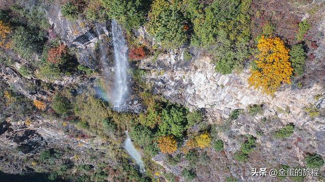 雪岭之下静土，在澜沧江峡谷之上，与梅里雪山对望的崩贡寺