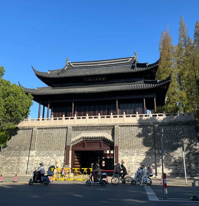 我是上海人，刚从松江回来，实在忍不住想说说：对松江的5点印象