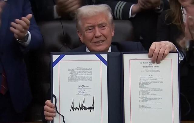 特朗普向全球发出通牒：180天内必须对中国动手	，不配合就加税