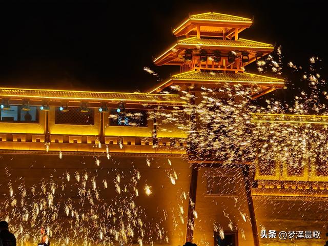 铁火映山河 中俄共华章 云梦国庆夜空中绽放文明对话
