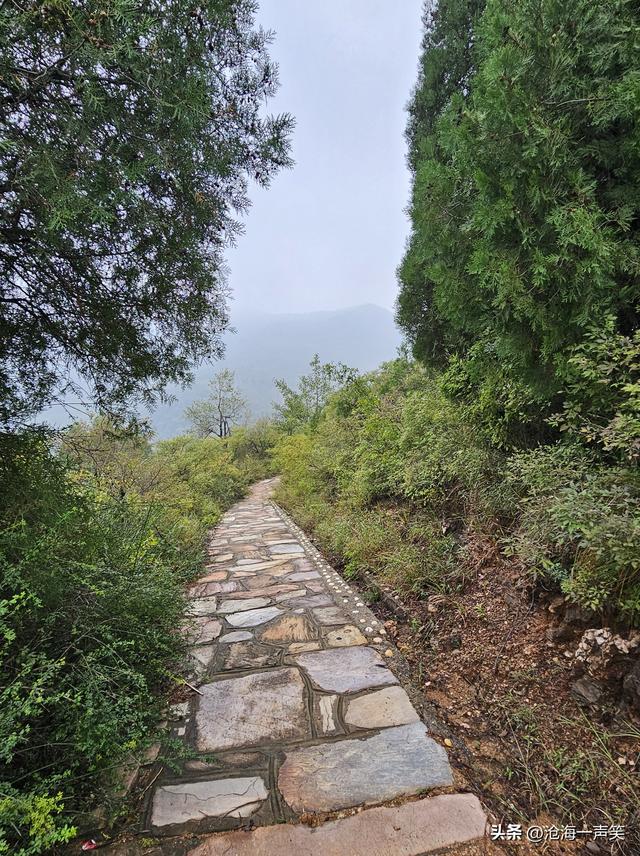 走吧，天亮就出发，向大山进发，登顶成功，享受超越自我的快乐吧