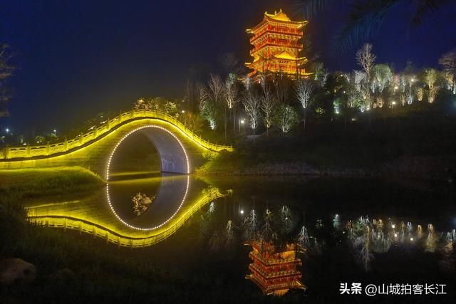 重庆这座斥资35亿打造的古城，夜景美如画卷，游客却很少？