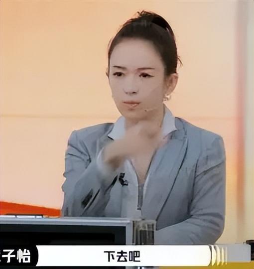 12月即将结束，46岁章子怡再次官宣喜讯，撕碎汪峰仅剩的体面。