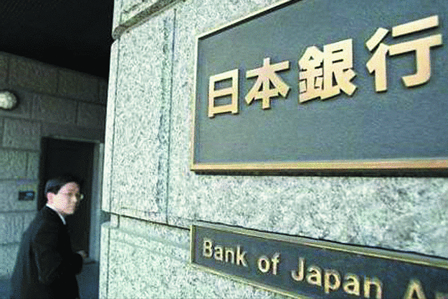全面崩盘！执迷不悟走日本老路，亚洲第一个倒下的国家或将诞生？