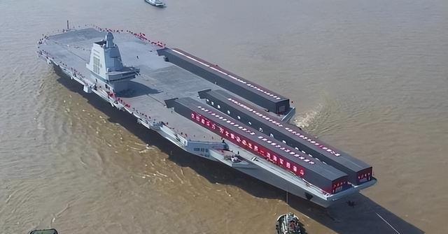 中国被骗了？当我们猛造航母的时候，美国却开始重点打造两栖舰