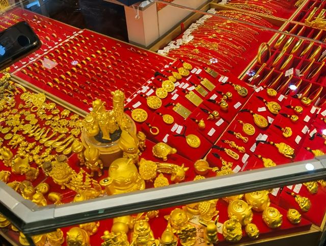 中国持续囤积黄金，美元主导地位出现裂缝，世界正在悄悄换规则