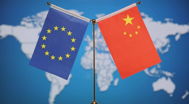 特朗普表态让欧盟大惊失色，冯德莱恩公开唱反调，为何突然对中国态度大变？