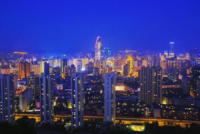 兰州兰山公园，等一场照亮金城的暮色，是欣赏城市美景的好去处