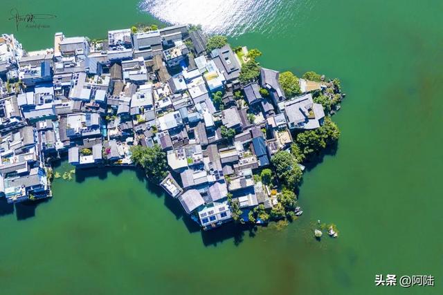 玉几岛是洱海必打卡景点之一,远可眺苍山十九峰,近能观洱海碧波