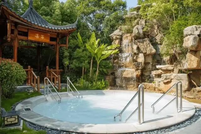 温泉界的天花板，他泡了300多个还没找到