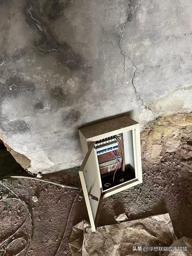 莱芜苗山镇铜山村里的汉代铜矿洞