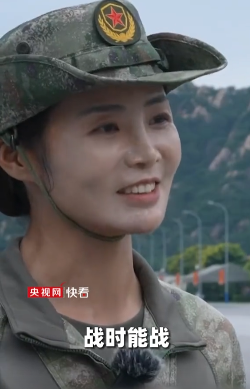 九三阅兵后李依潼火了！女兵领队神似周涛，身份曝光，果然不一般