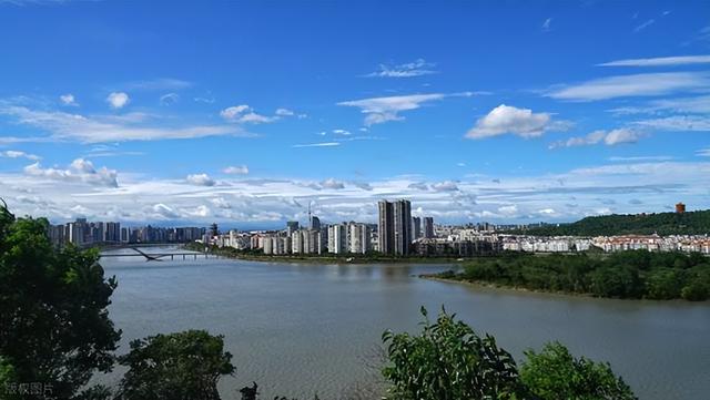 下一个“成都”已确定？宜宾德阳落榜，这座黑马城市呼声高