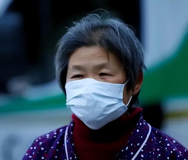 71岁上海老太卖房自驾游10年，不留给子孙一分钱，如今怎么样了？