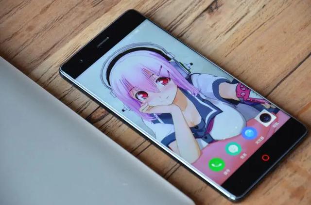 我花 700 多买了一二手「小众手机」，却学会了「放下手机」