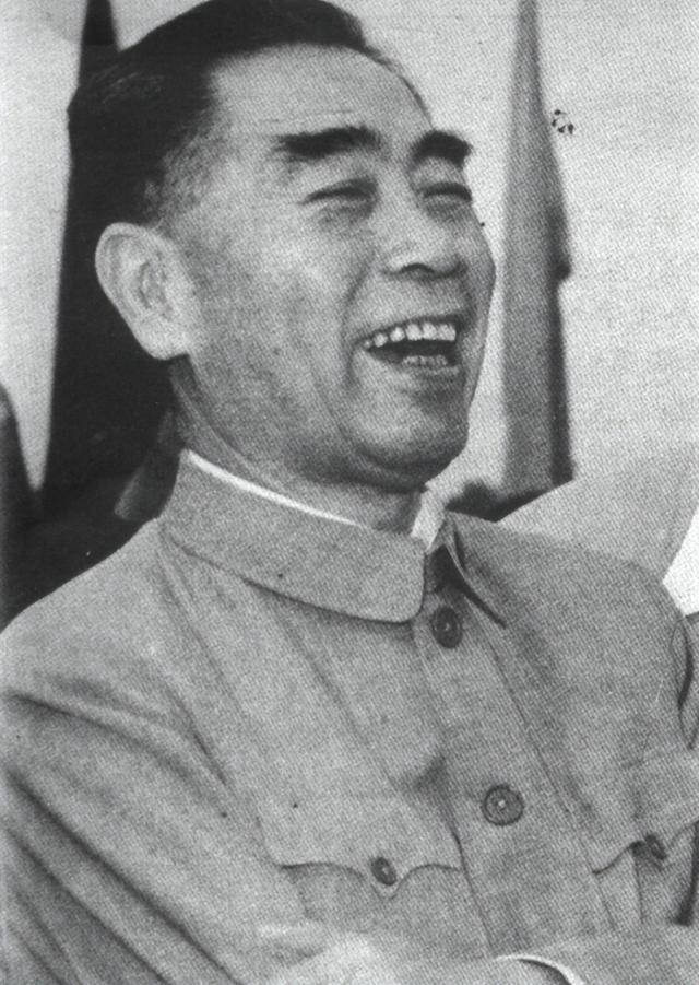 1961年，陈赓突然病逝，周恩来悲痛中给陈锡联打电话：你先去北京