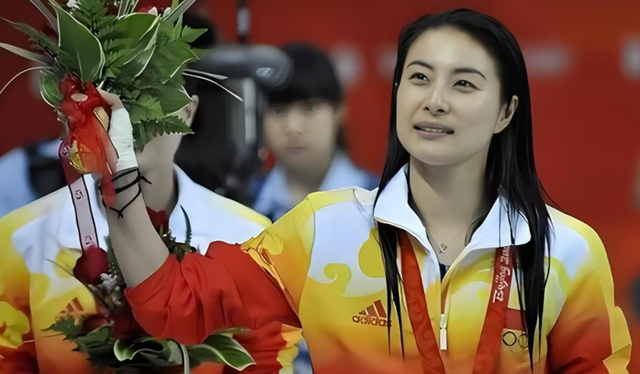 遇“品”不淑！44岁代言翻车的郭晶晶，给所有代言艺人敲响警钟！