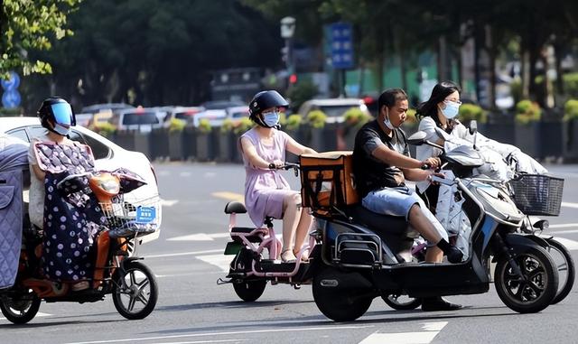 一年亏损四千万，全国陷“关停潮”！艰难求生的公交车，会消失吗