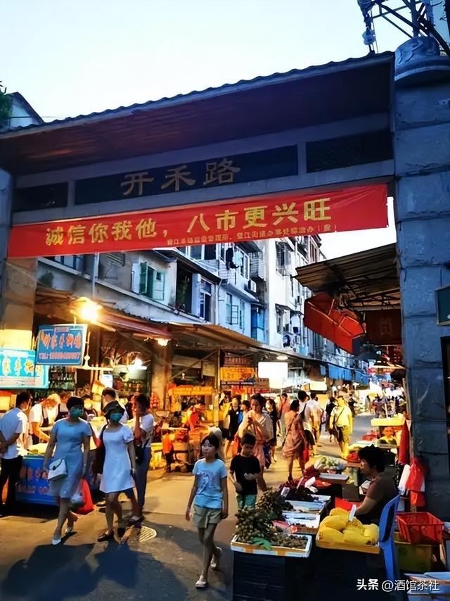 “逃离”线上！菜市场意外爆红，年轻人为何偏爱这口人间烟火？