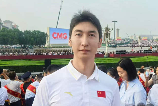 九三盛大阅兵！霍启刚姚明意外同框，郑钦文太兴奋，马龙太低调