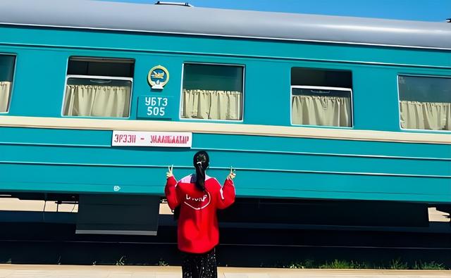 中蒙边境的蒙古国小城，吃中国饭，用中国电，幸福到原地转圈