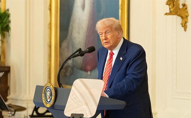 中美第三场恶斗打响，特朗普点三大将决战，中国不听就加500%关税