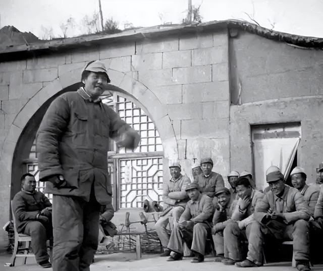 毛主席一生不进故宫，终生再未回延安？周总理的一句话道出实情！