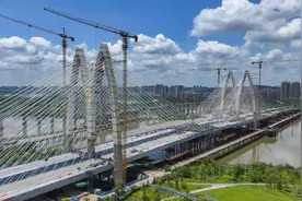 拼经济 抓项目丨“牵手”成功！遂宁涪江六桥主跨合龙图片