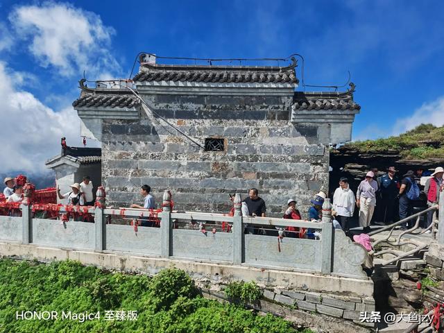 登完泰山又去登梵净山，感觉登山难度不在一个等级