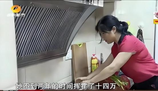 湖南一女子因长得太漂亮，55岁没上过一天班，颜值曝光后网友感慨