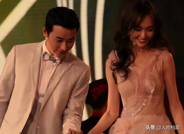 婚变传闻后，罗晋携任素汐与母亲去祈福，撕碎了唐嫣最后一丝体面