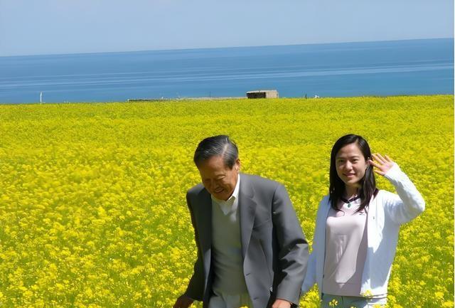杨振宁告别仪式上，49岁翁帆近照曝光，原来杜致礼亲妹真的没说错
