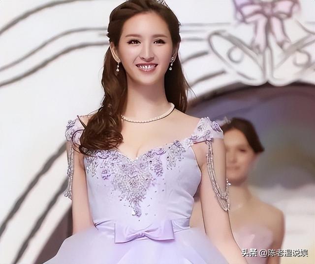 曾是体操女神，退役后跟大51岁的干爹谈恋爱，如今两人过得怎样了