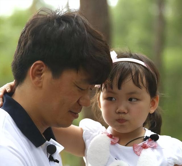 王宝强离婚9年，拿下200亿票房成就！一对子女成为他的“救赎”！