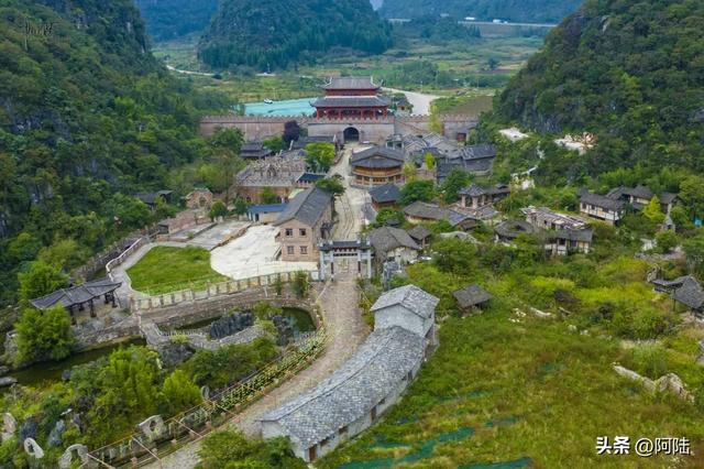 贵州安顺的境仙古城一点也不古，其实是一个实景拍摄基地