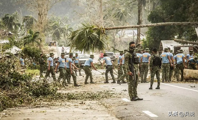13线全面开火，泰柬冲突最大输家诞生，特朗普致电，中方终于发声