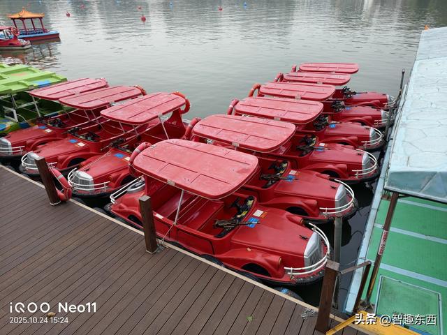 2K屏同档高配！ 双芯iQOO Neo11电竞手机初体验