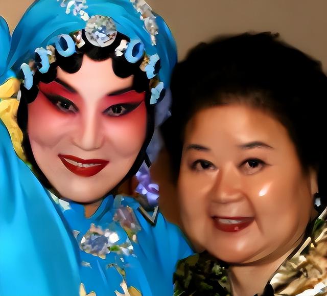 吃里爬外，永不回国？她带领30名演员选择留美，如今年过花甲归来