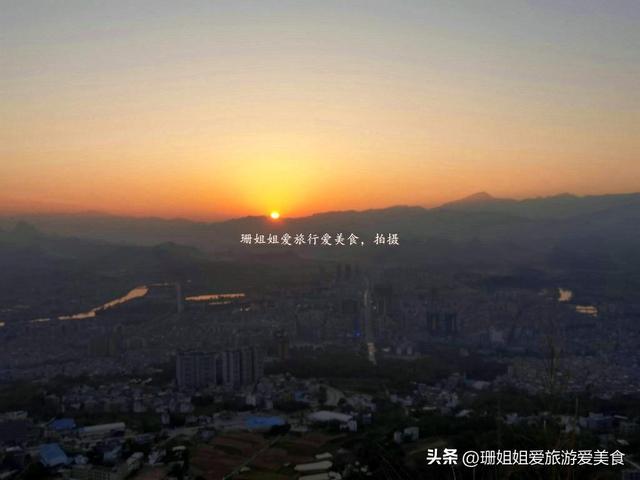 清远连州“奇怪”中轴线，起点是“像方巾”的山，秋季看全城风光