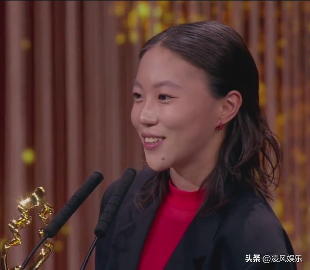 56岁的王菲怎么也想不到，28岁的大女儿如今也已经开始为她争光了