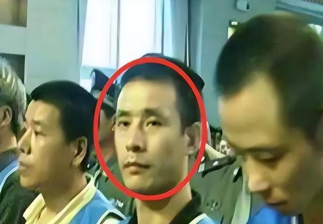 2002年，东北第一杀手李正光被执行死刑，临走要求：想喝一碗白酒