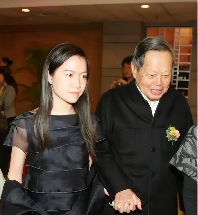 误会太深！直到杨振宁对翁帆的称呼曝光，才懂杨澜那番话含金量
