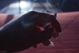 我跟妻子说戒烟，妻子说能戒掉烟的人，都是狠人！原因太真实了图片